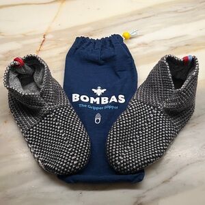 BOMBAS Charcoal Jaquard women’s gripper slipper size small